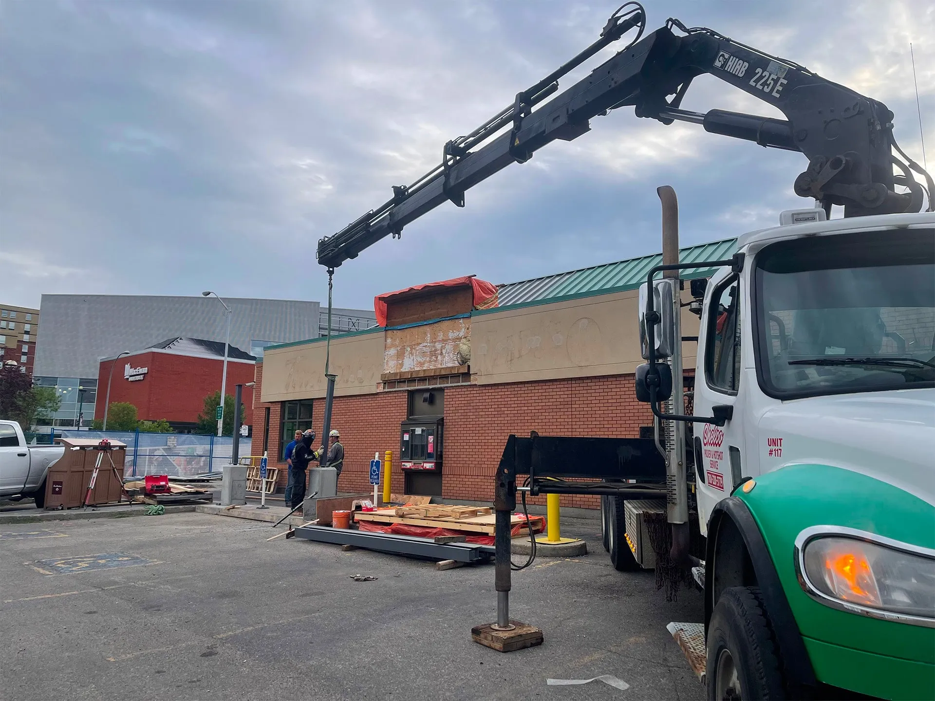 Green 5-Ton Picker Truck With 20' Deck
